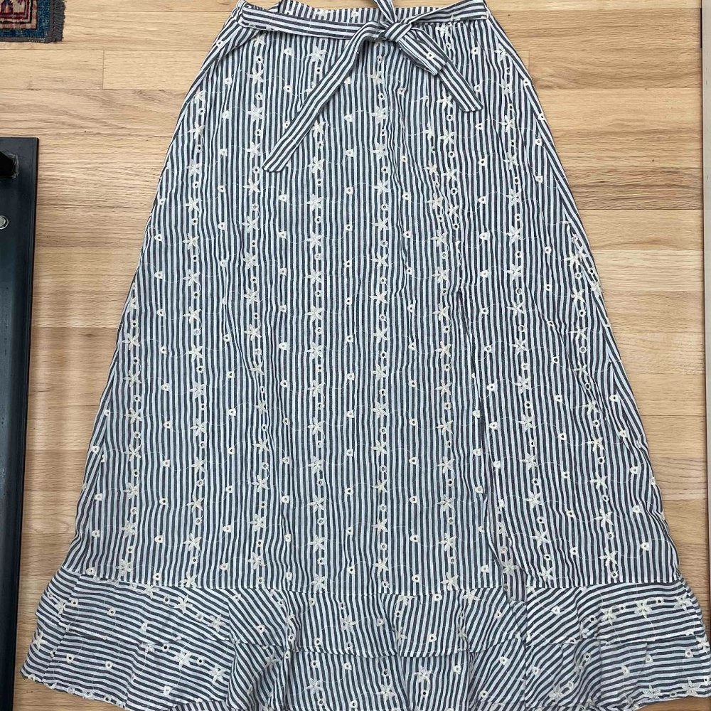 Angie Maxi Skirt; embroidered flowers, pretty feminine pattern; Size L